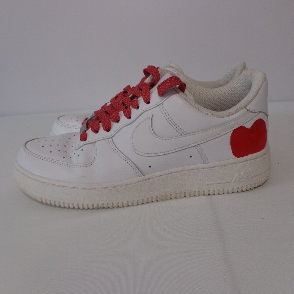 Nike Air Force 1 White Sneakers w.‎ Hand Painted Heart DD8959-100 Women's Sz 9.5